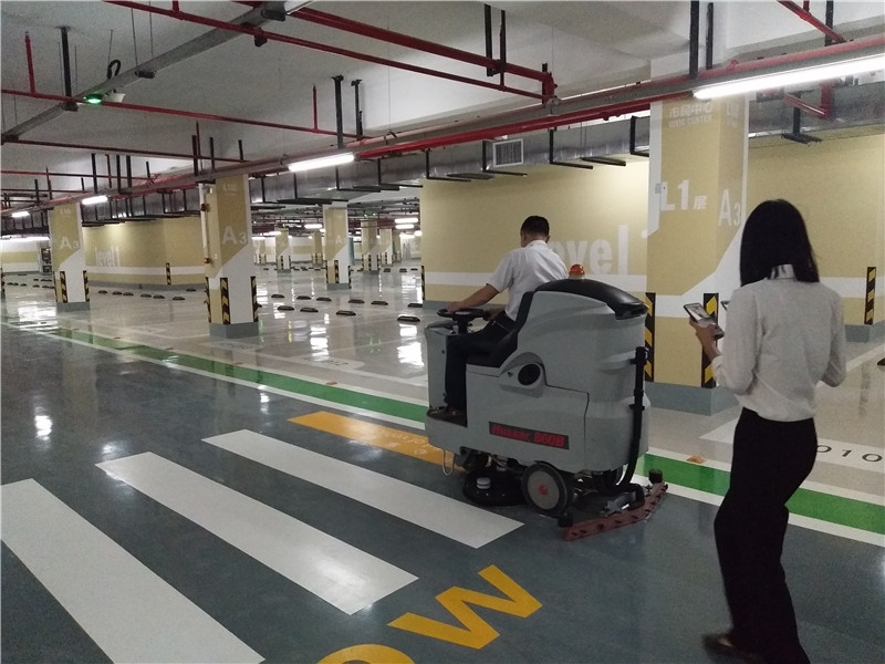南寧市民中心使用環(huán)壯洗地機(jī)、掃地機(jī)創(chuàng)建更美好的環(huán)境